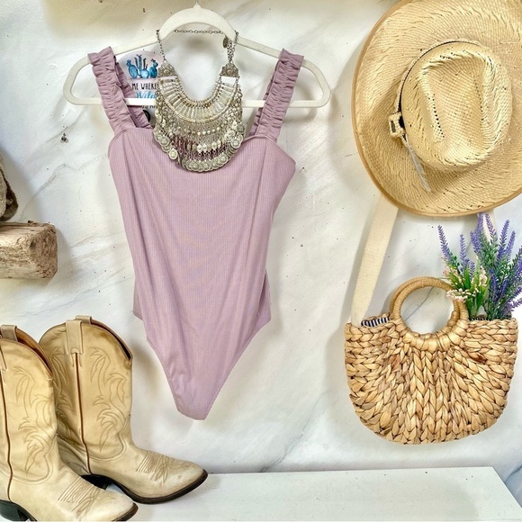 Aritzia Sunday Best Lavender colour ruffled ruched firecracker bodysuit - Picture 7 of 11